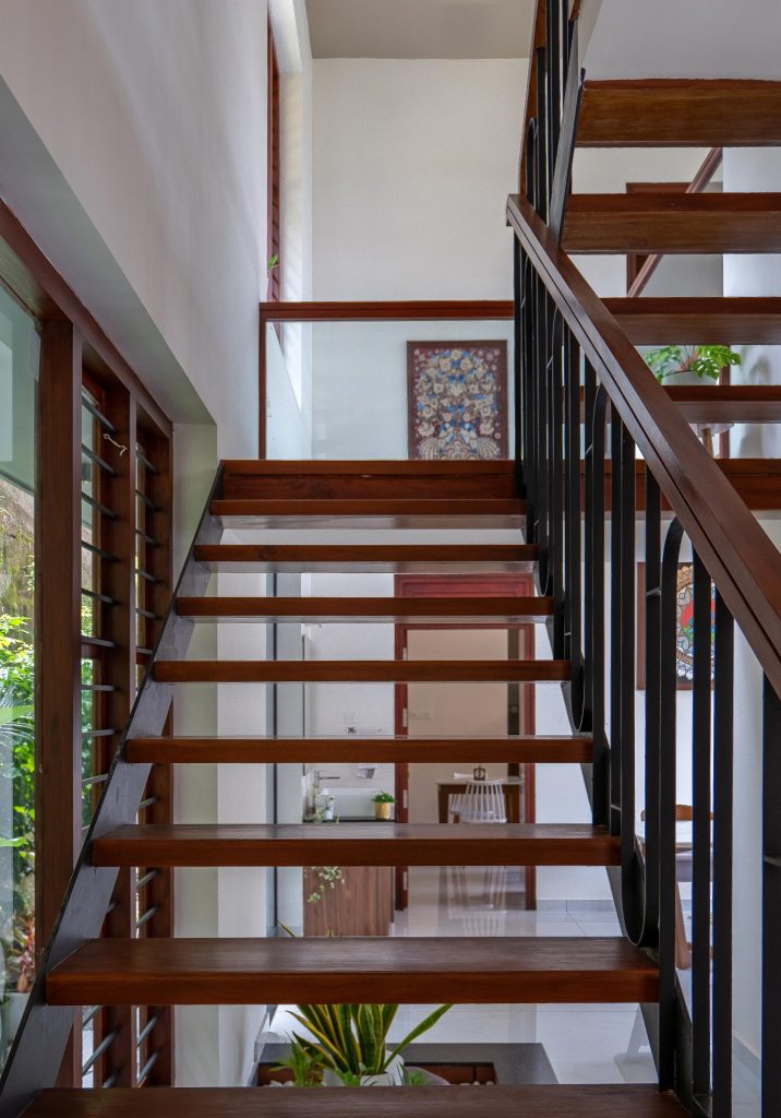 The staircase does not waste space